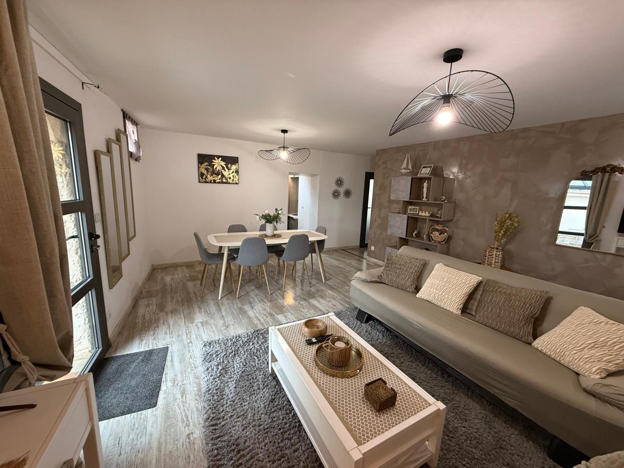 Au Calme, Confortable Avec Terrasse Apartamento *